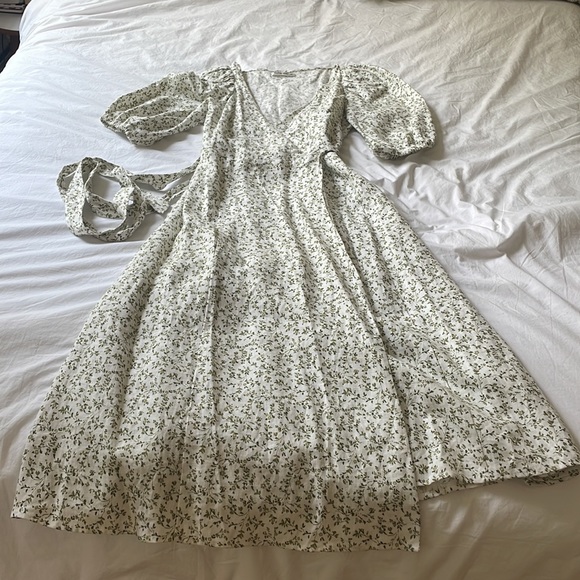 Reformation Dresses & Skirts - Reformation floral wrap dress